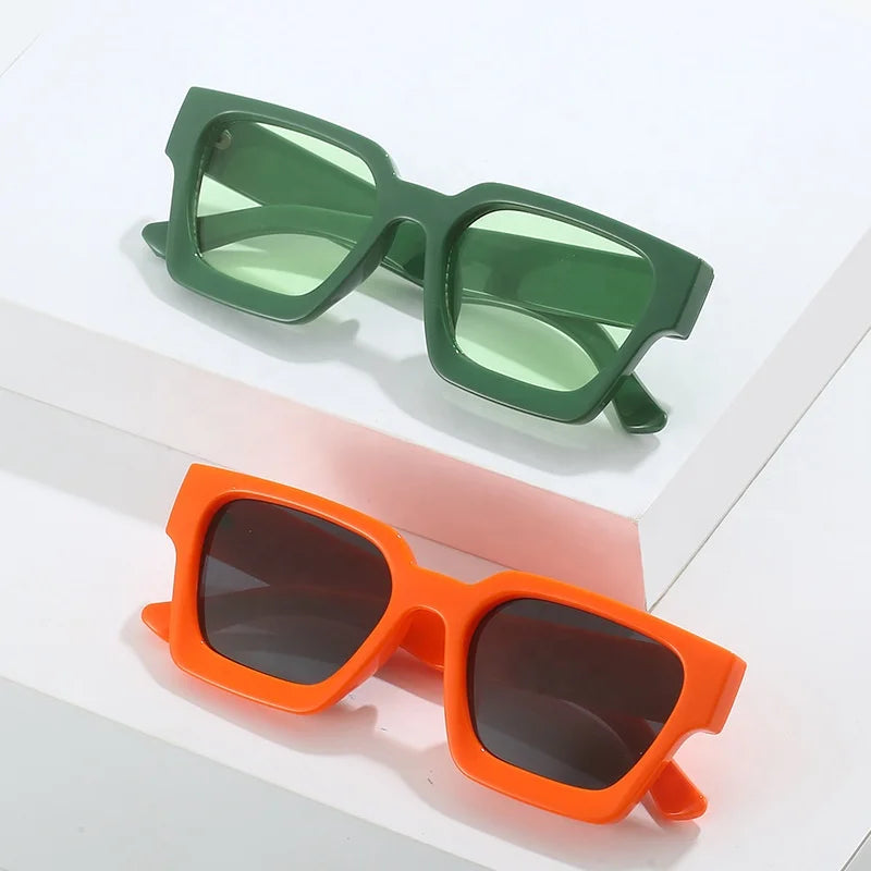 Square Frame Sunglasses: Retro Chic with UV400 Protection for Women and Men