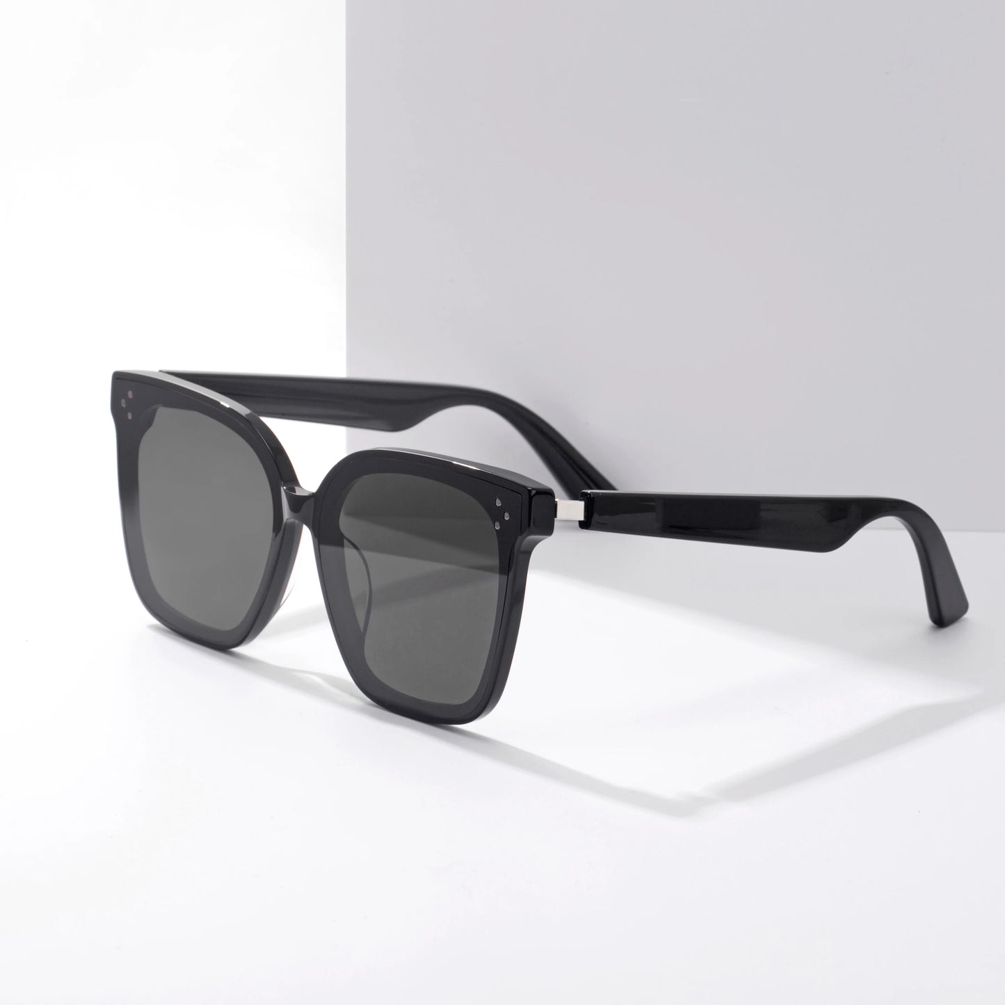 Fashion Bluetooth Eyeglasses: Trendy Polarized Smart Sunglasses with Music Audio