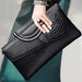 Messenger Shoulder Bag for the Stylish Lady in Genuine Leather - Timeless Elegance