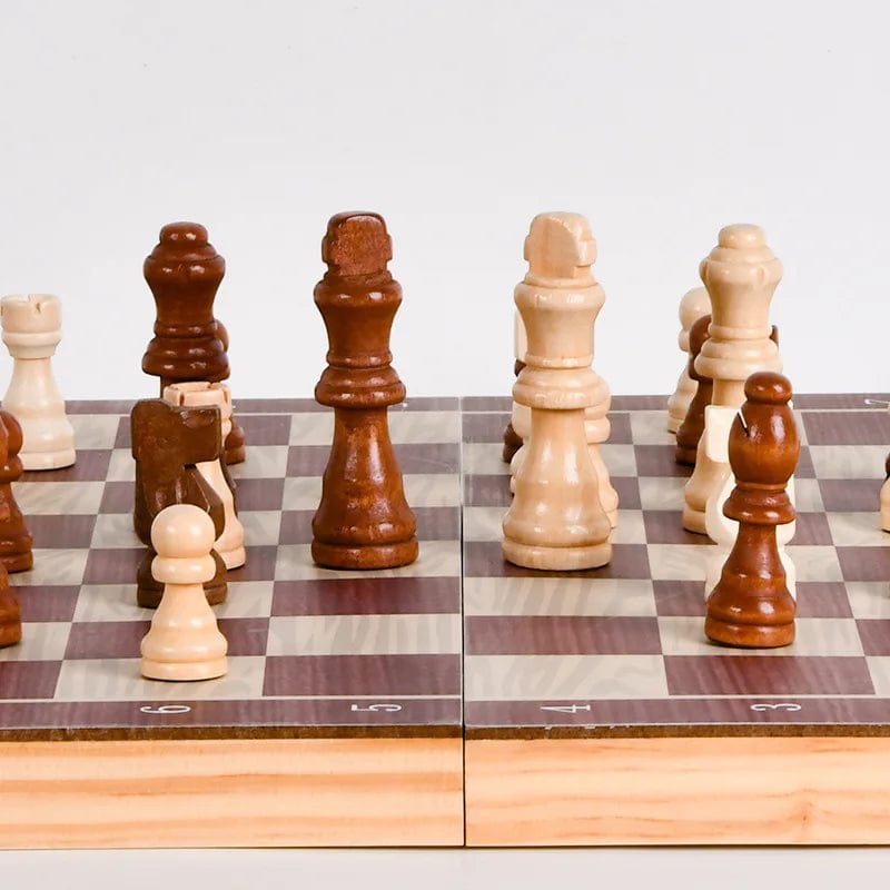 Portable Sophistication: Felted Chess Board with Magnetic Pieces - Perfect for Adults and Kids