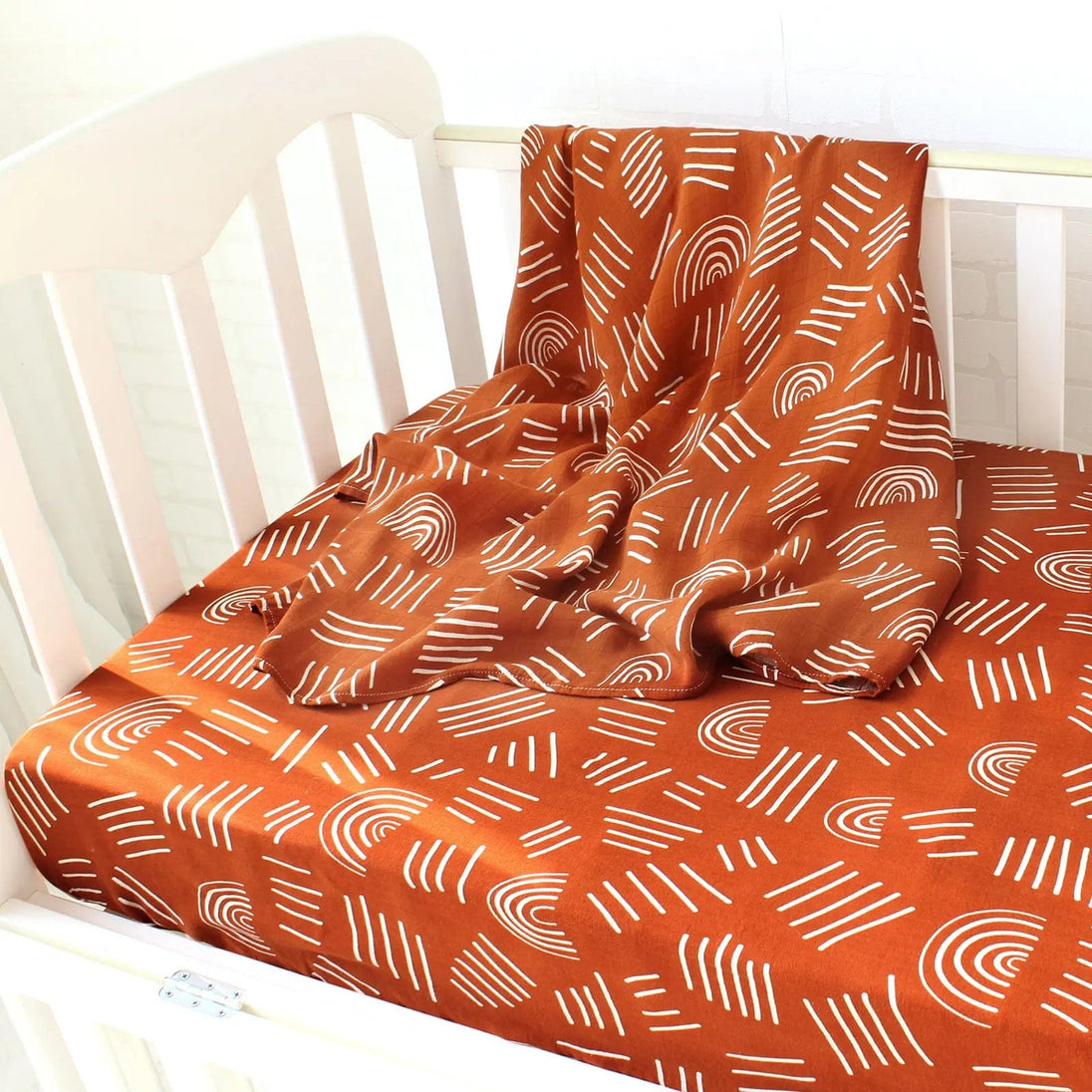 Bamboo Cotton Crib-Sized Fitted Sheet: Baby Bedding with Bag