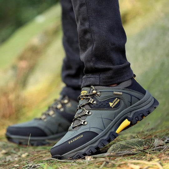 Step into Adventure: Fashionable Men's Hiking Shoes with High-Quality Waterproof Performance