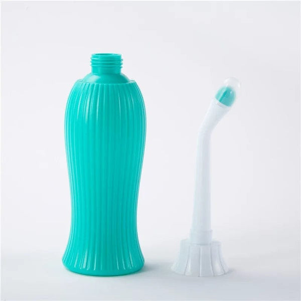 On-the-Go Hygiene: Portable Bidet Peri Bottle for Mom and Baby Travel