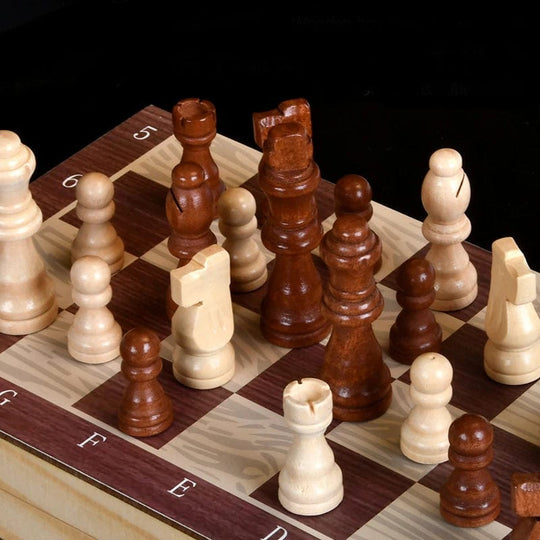 Portable Sophistication: Felted Chess Board with Magnetic Pieces - Perfect for Adults and Kids