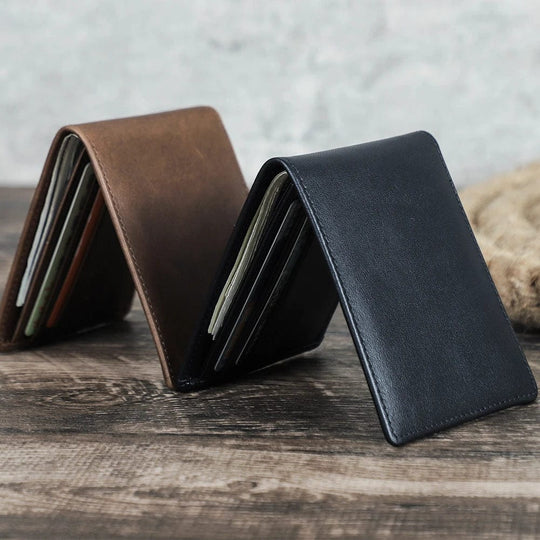 Streamlined Simplicity: Minimalist Wallet for Men with RFID Protection and Magnet Closure