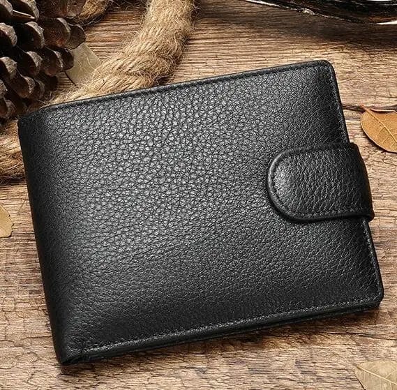 Refined Simplicity: Slim Wallet for Men with Genuine Leather and Card Holder.
