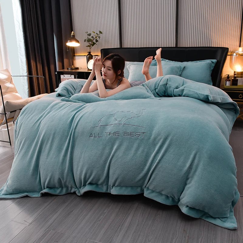 Luxury Redefined: Quality Flannel Thickening Warm Duvet Bedding Set with Custom Embroidery