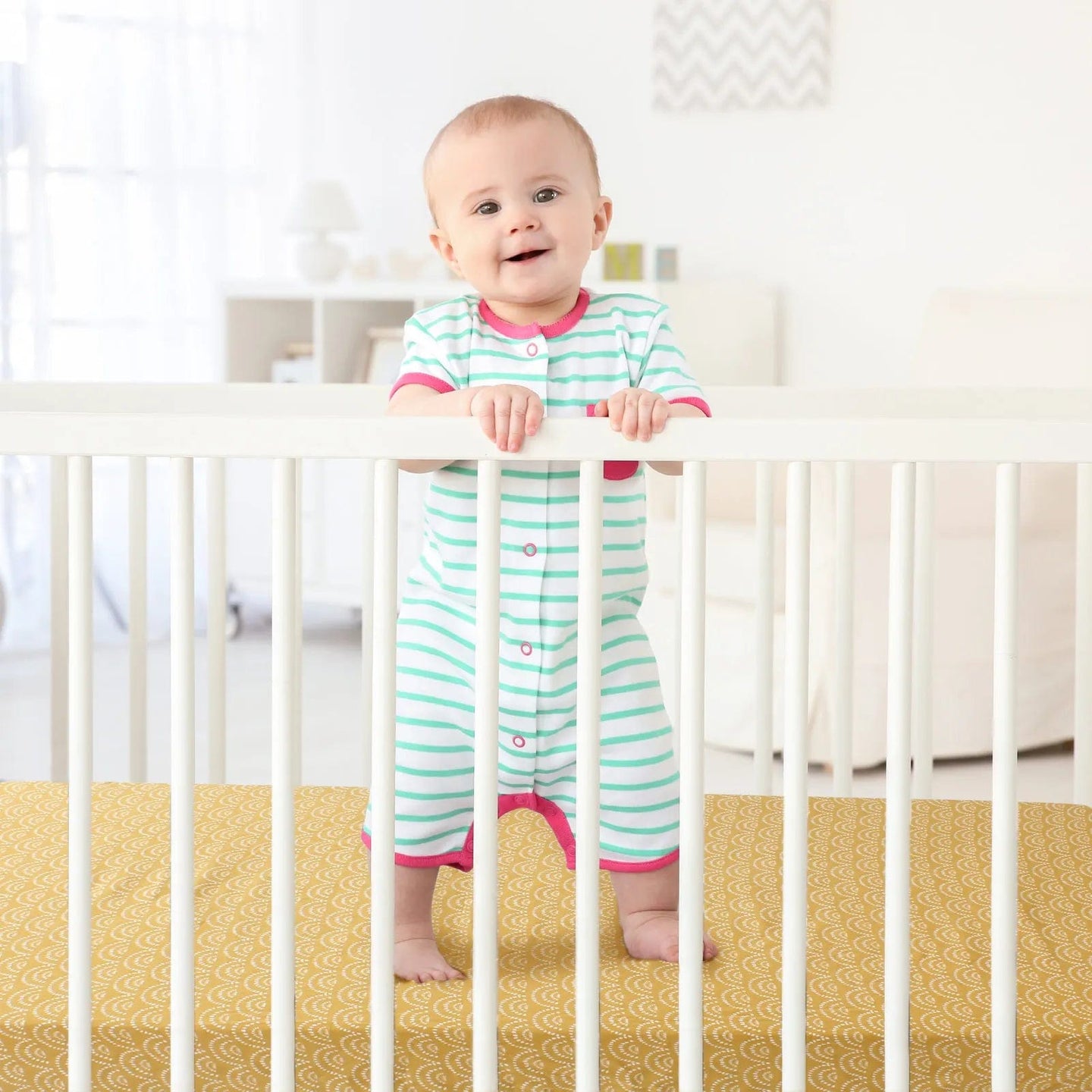 Bamboo Cotton Crib-Sized Fitted Sheet: Baby Bedding with Bag