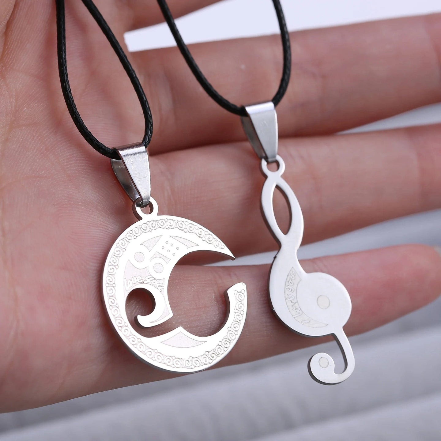 High-Quality 316 Stainless Steel Geometric Music Symbol Pendant Necklace - Simple Design with Leather Rope